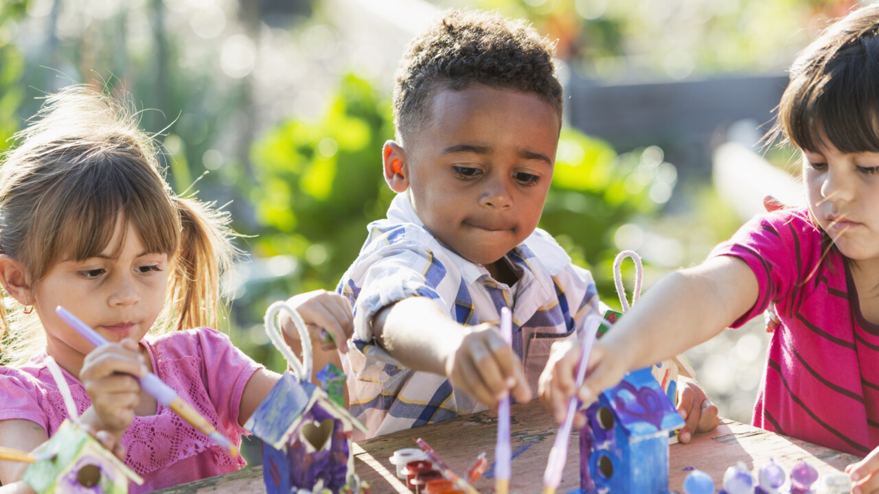 children painting.